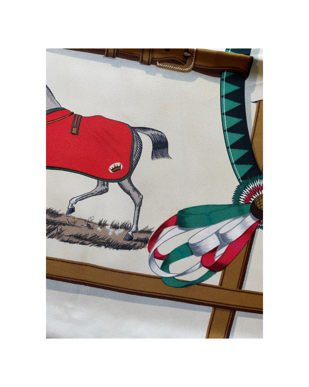 Carré Hermès 90 Couvertures et tenues de jour