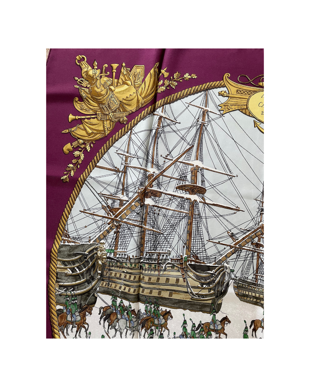 'Marine et cavalerie' Carré Hermès 90cm en soie détail marine- Paon
