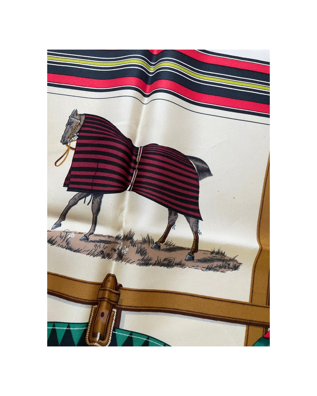 Carré Hermès 90 Couvertures et tenues de jour