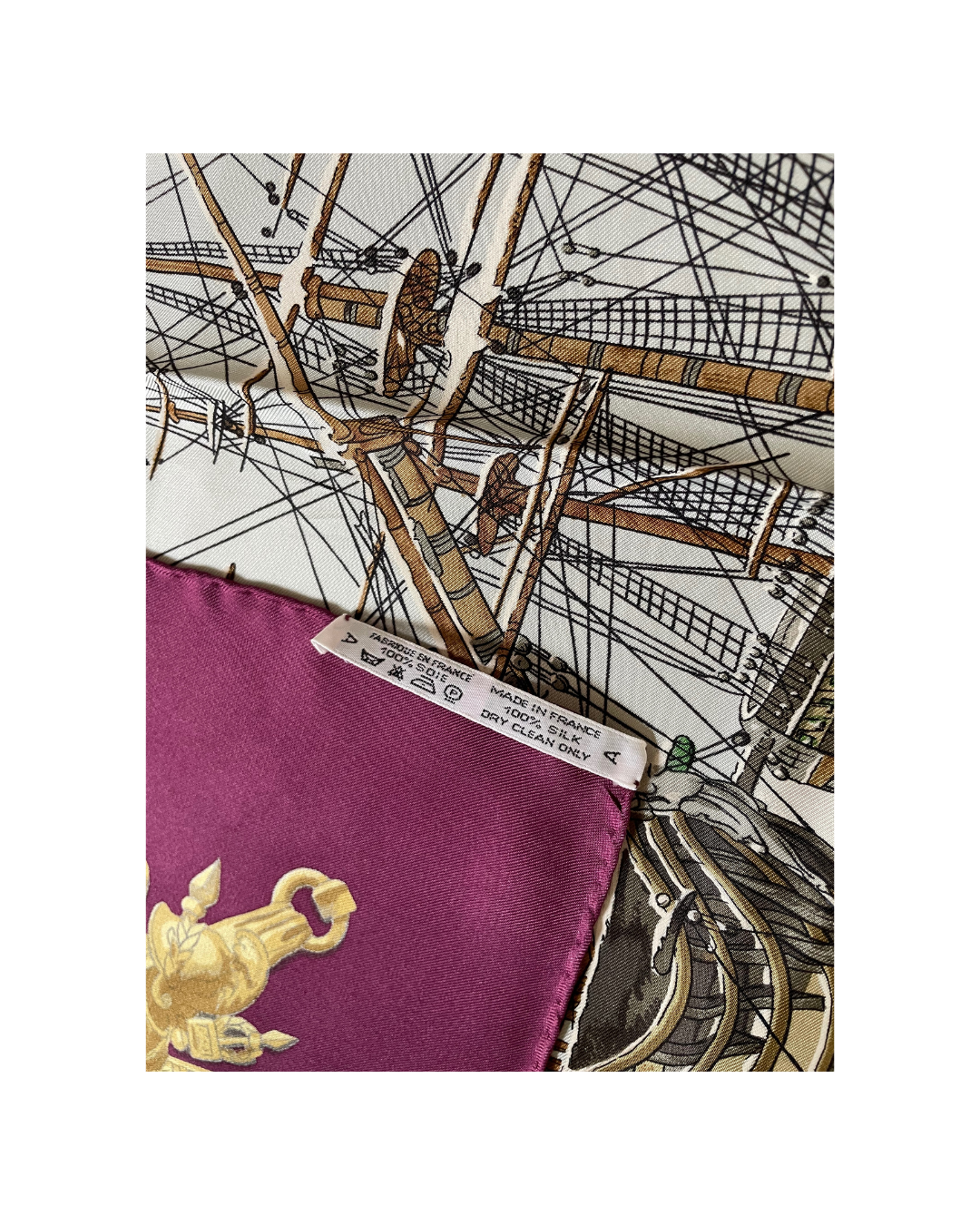 'Marine et cavalerie' Carré Hermès 90cm en soie étiquette de composition - Paon