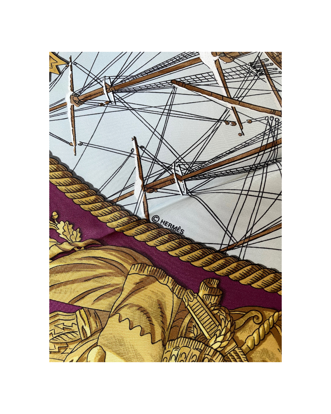 'Marine et cavalerie' Carré Hermès 90 cm en soie copyright- Paon