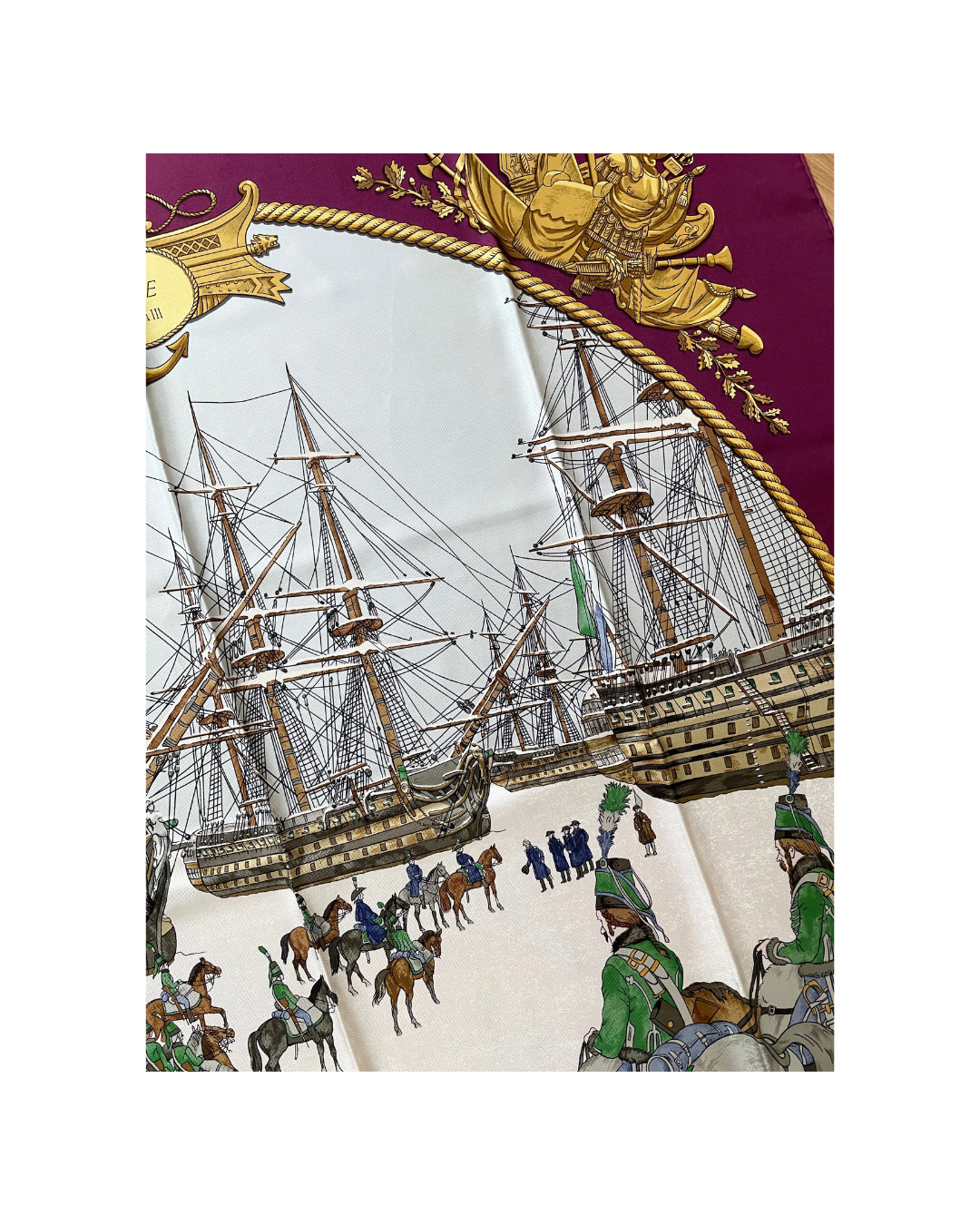 'Marine et cavalerie' Carré Hermès 90cm en soie détail - Paon