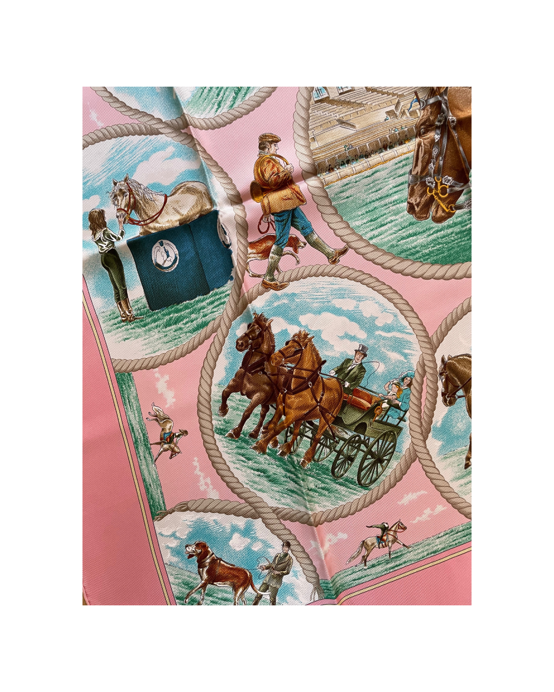 Carré Hermès vintage paon auteuil en mai
