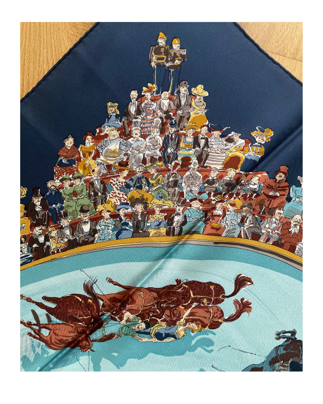 'Le cirque Molier' Carré 90 cm en soie coin