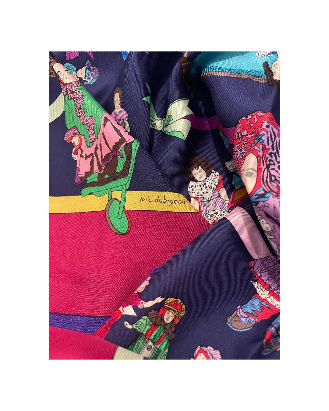 'Hello Dolly' Carré Hermès 90 cm en soie signature Dubigeon
